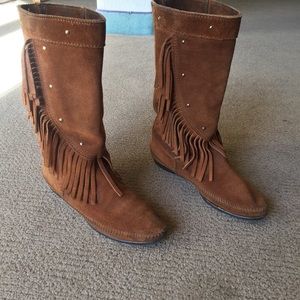 Minnetonka Tall Vertical Fringe Boots